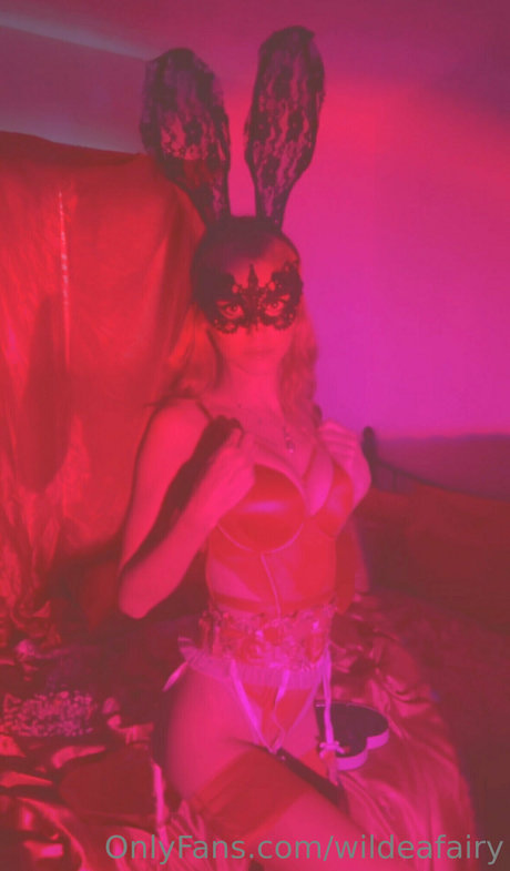 Emerald Wildea star naked img