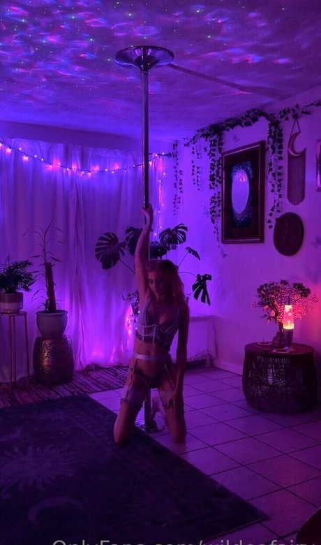 Emerald Wildea porn model galleries