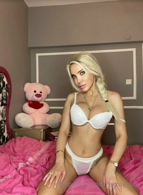 Esra Ersoy model nudes picture