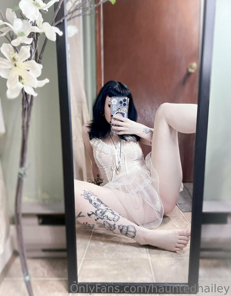 Hauntedhailey pornstar xxx pic