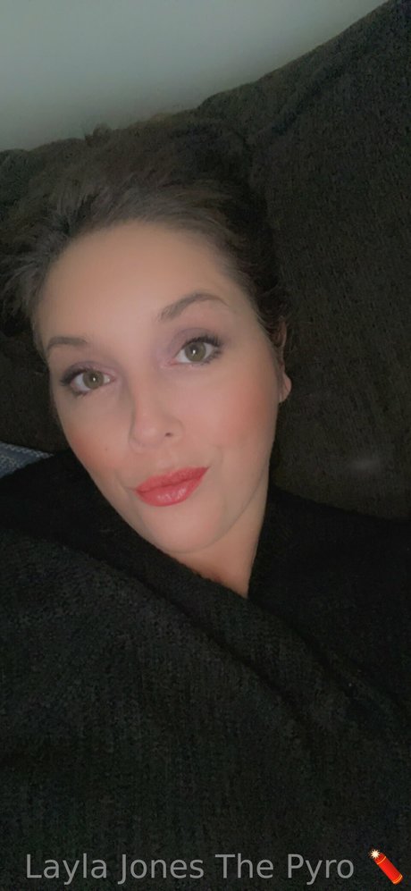 Layla Jones hd actress photo