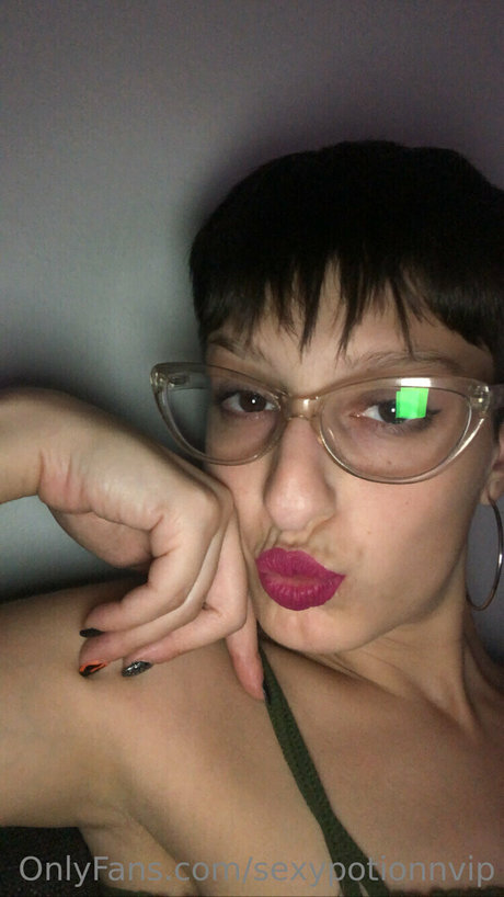 Valen Vip pretty actress images