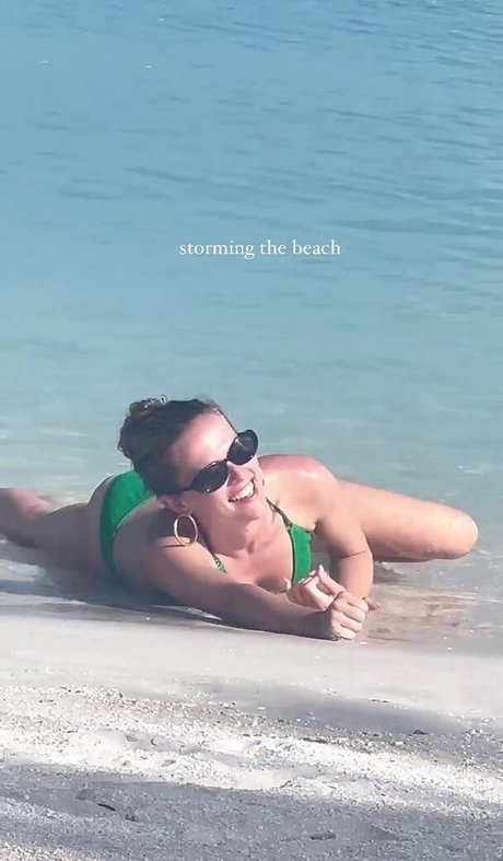 Zoey Deutch top actress pics