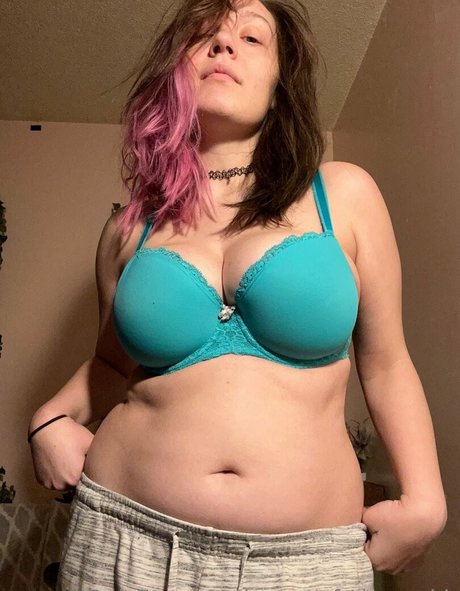 zoeybenzz top model img