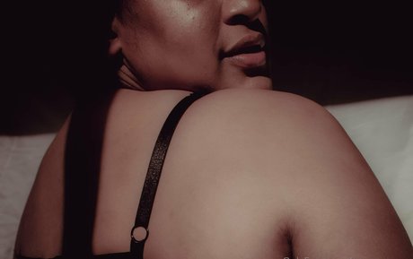 zoesavannax hd actress pictures