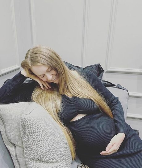 Zoe Salmon pornstar art images