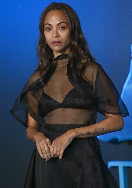 Zoe Saldana pretty model photo