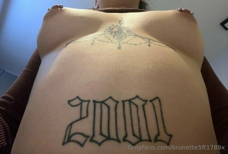 zoe luciexx beautiful model picture