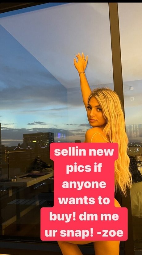 Zoe Lyons pornstar naked picture