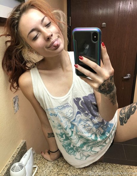 zoelovve free nude model galleries