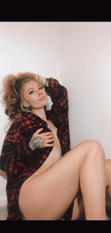 zoelovve free pornstar naked picture