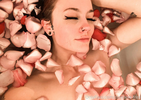 zoelovve free model pretty photos