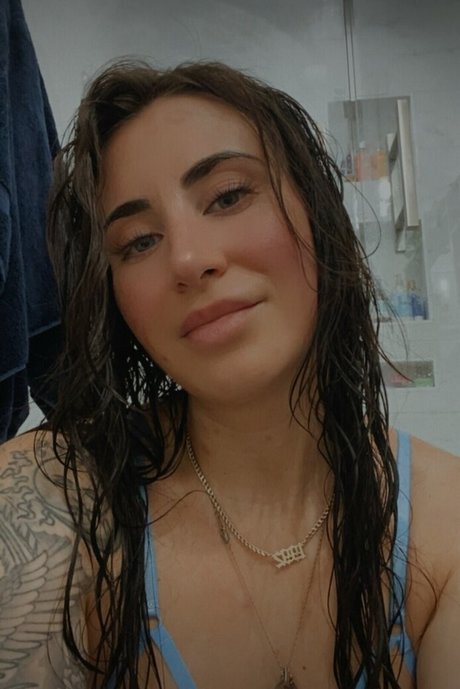 Zoelivelovelift model nudes picture