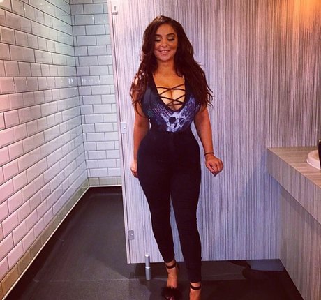 Zoe Leanne Cooper model pretty image