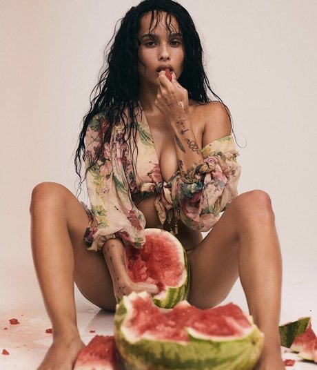 Zoe Kravitz pornstar pretty photos