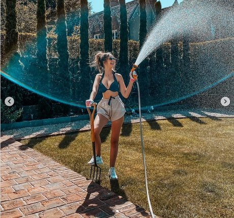 Zoe Sugg model sex photo