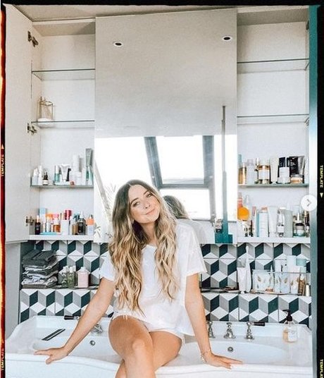 Zoe Sugg hot pornstar pictures