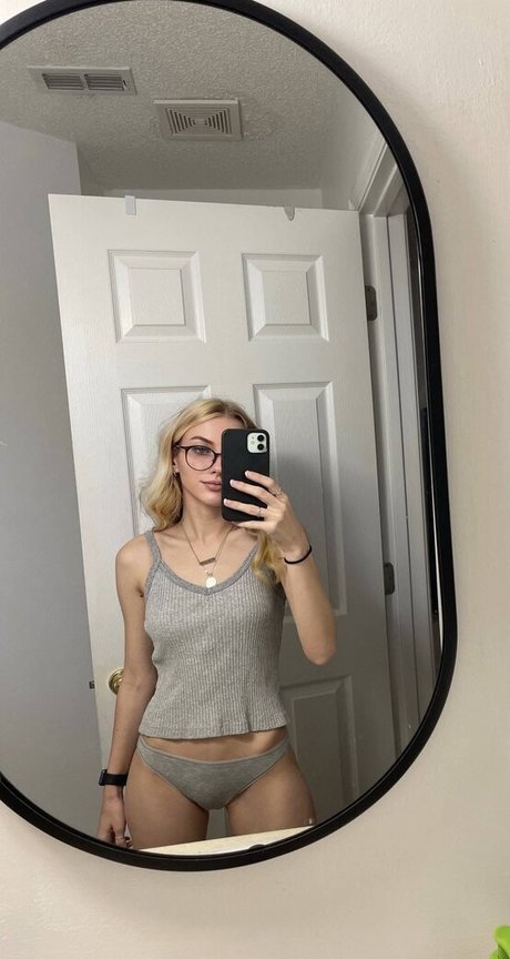 zoetheweeb model high quality gallery