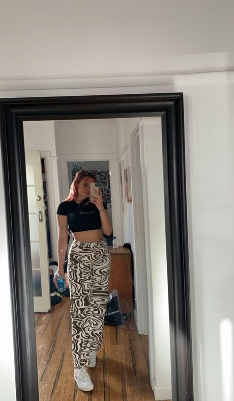 Zoe H nudes star image