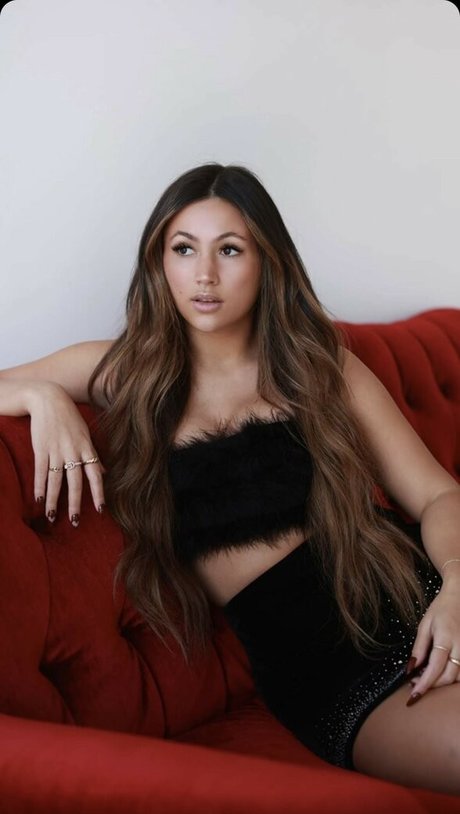 Zoe Fergurson model hot picture