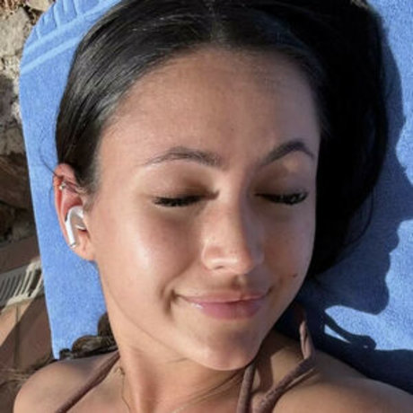 Zoe Ferguson model hot images