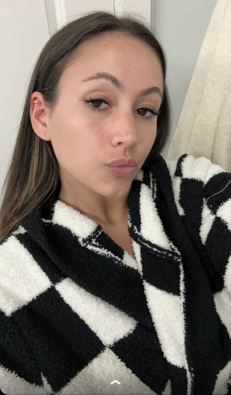 Zoe Ferguson star sexy image