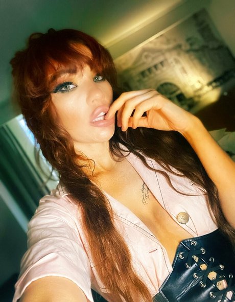 zoee12 pornographic actress pic