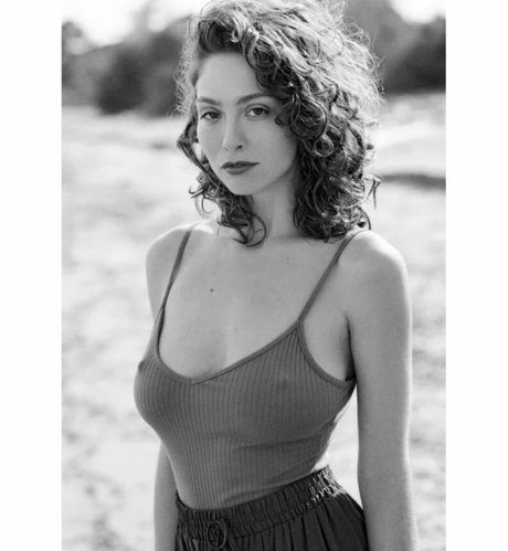 Zoe Camille naked model photos