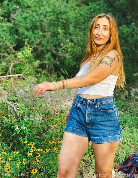 zoebytheriverfree adult actress img