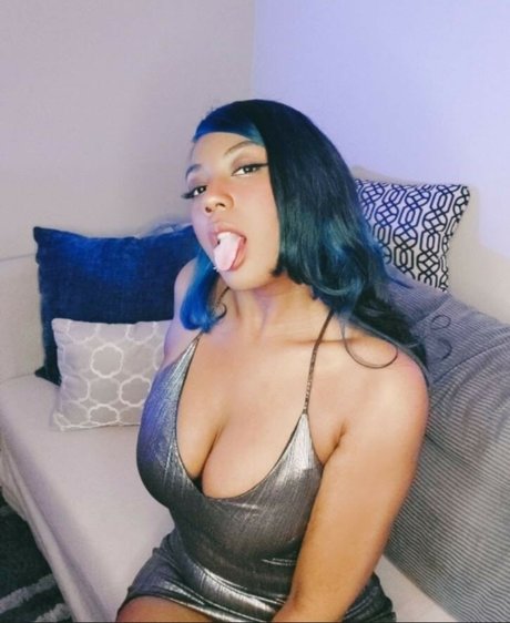 zerosuitsami pornstar nude pic