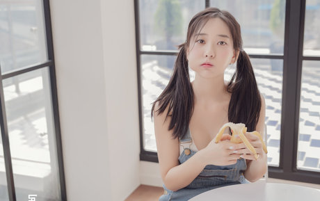 Zenny naked pornstar img