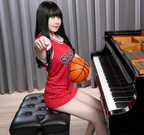 Rus Piano sexy actress img