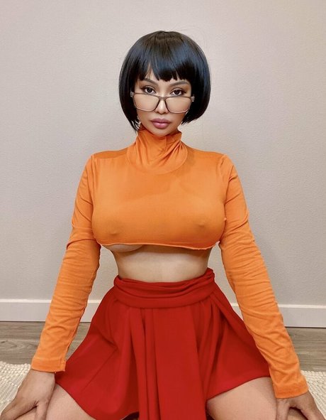 Ashley Vee star hot images