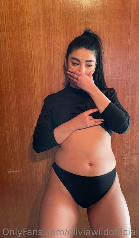 oliviawildofficial pretty model pic