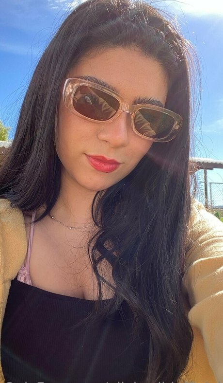 oliviawildofficial adult model photos