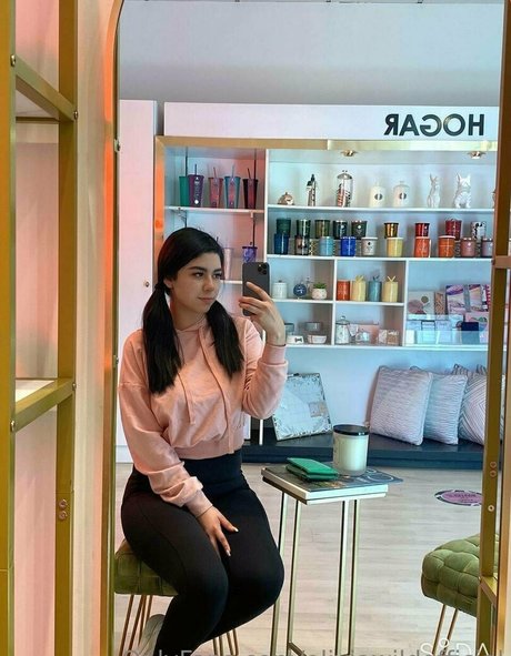 oliviawildofficial hot model picture