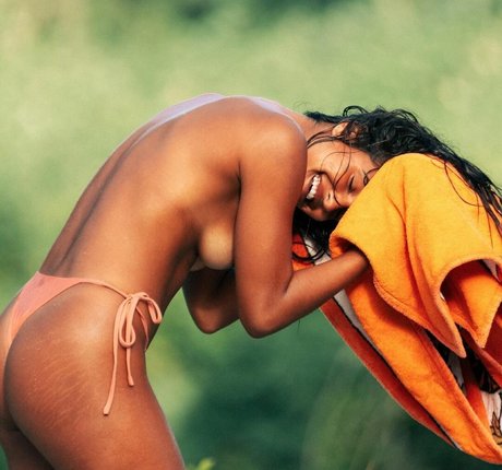 Julia Muniz Robinson erotic star photo