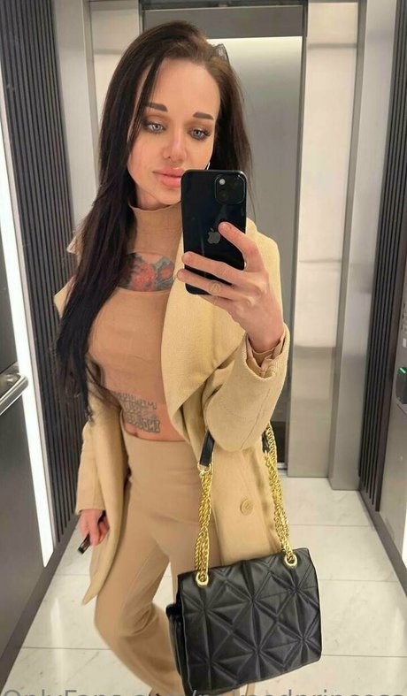 nakeedprincesss actress img