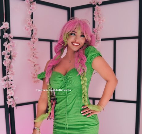 Juli Byonett free star pictures