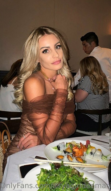 itsyagirldeemarie sexy model img