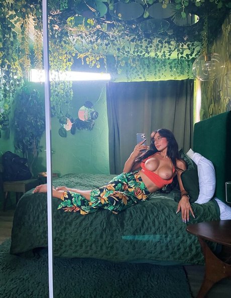 Mollydixx pornstar erotic image