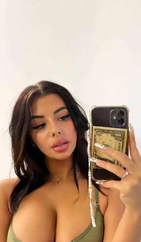 LouMrcsl nude model img