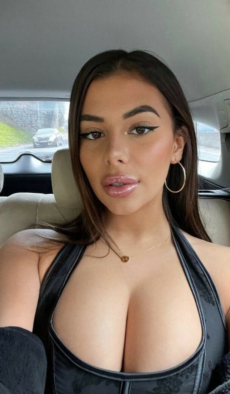 LouMrcsl nude model pictures