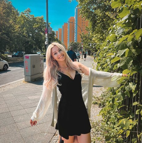 JenNyan model free images