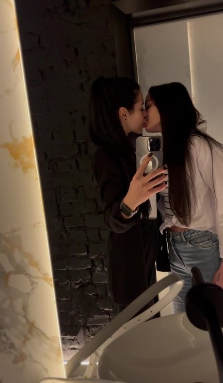 TinaKross model pornographic picture