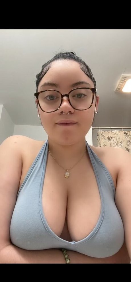 Sesy Dadoll porn actress photo