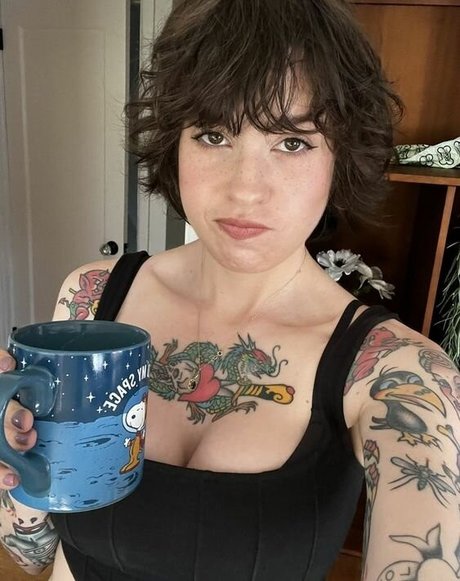 Anisa Jomha beautiful model img