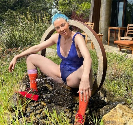 Whitney Cummings art actress pic