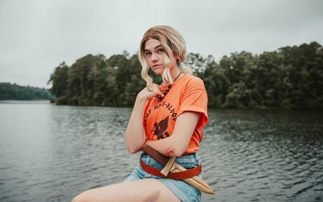 Mina Kess adult model pic