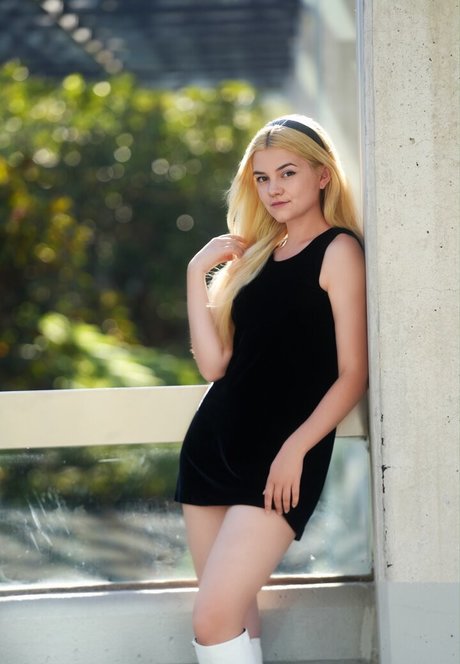 Mina Kess naked pornstar pics